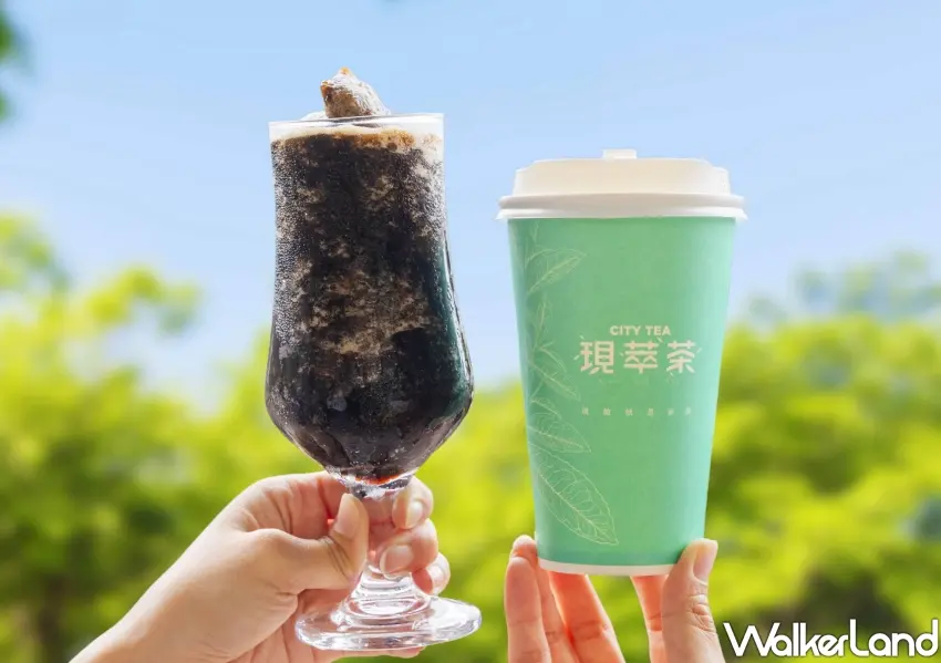 ▲關西嫩仙草冰選用關西在地仙草熬煮提香,剉纖成絲的滑嫩口感搭配沁涼冰沙,隨時隨地都能享受清爽解熱的古早味甜品。
