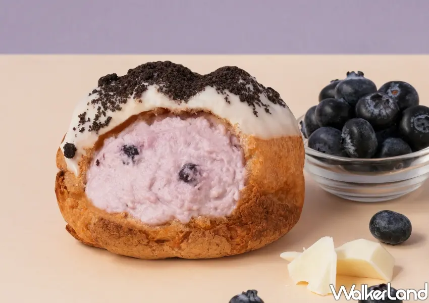 ▲beard papa's話題新品白巧碎餅耶克,日式派皮淋上白巧克力與OREO餅乾碎,填滿果香濃郁的藍莓生乳內餡。