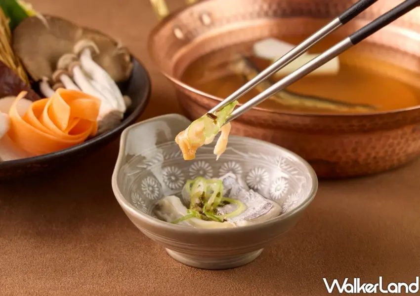 ▲開胃先付鹽昆布醋漬白帶魚搭配峨螺與日本大蔥，酸甜醋香與昆布旨味清爽開啟秋季餐序。