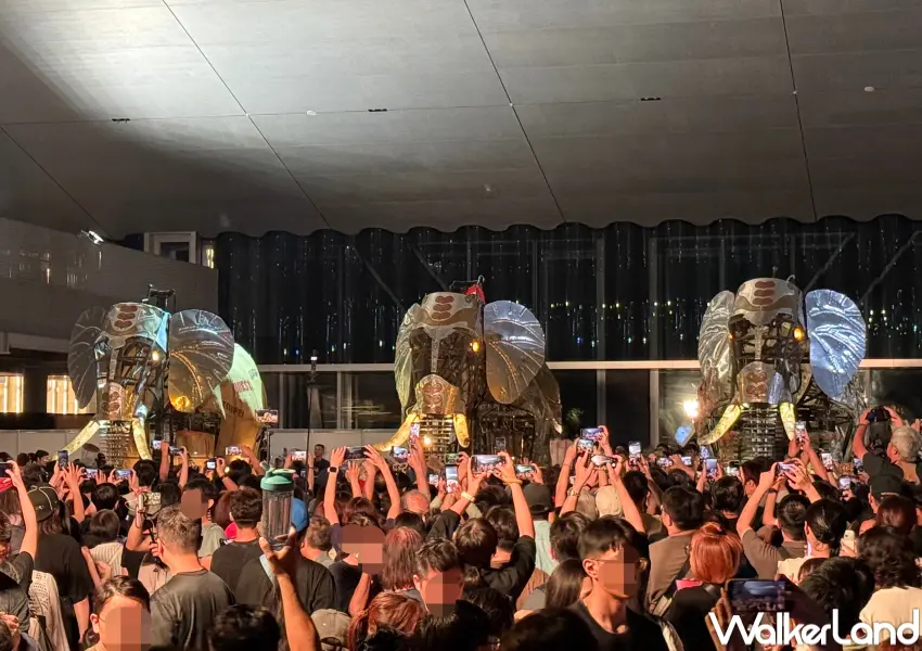 ▲台北大象遊行最佳拍照區!遊行結束後會在北藝中心南極座廣場,讓大家拍照留念。(攝影:鄭亦庭)