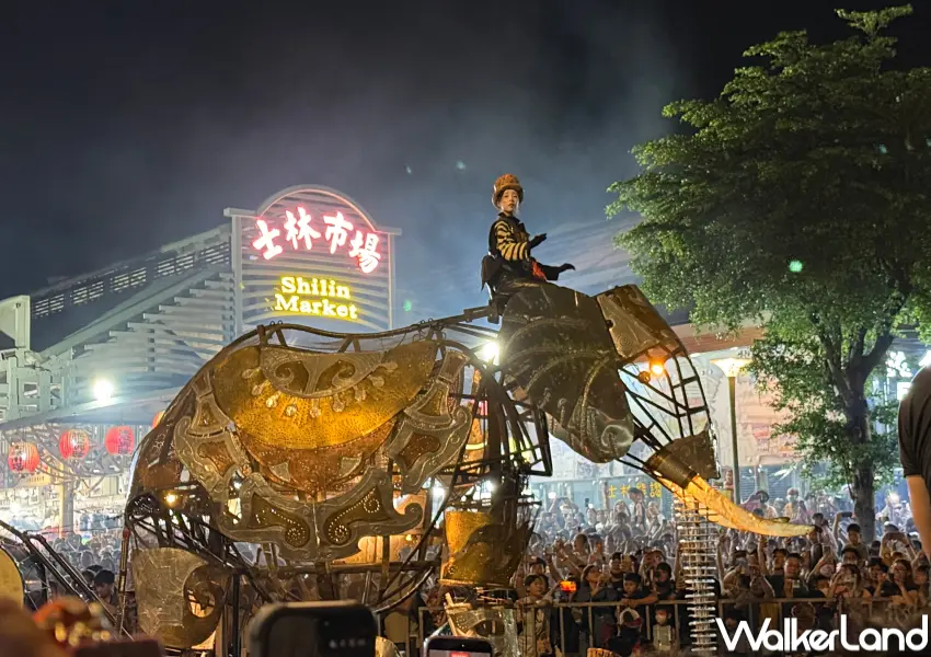 ▲法國奧波西托劇團攜手台灣身聲劇場、軒宇樂集,於士林基河路推出台北獨家版《大象來了……》。(攝影:鄭亦庭)