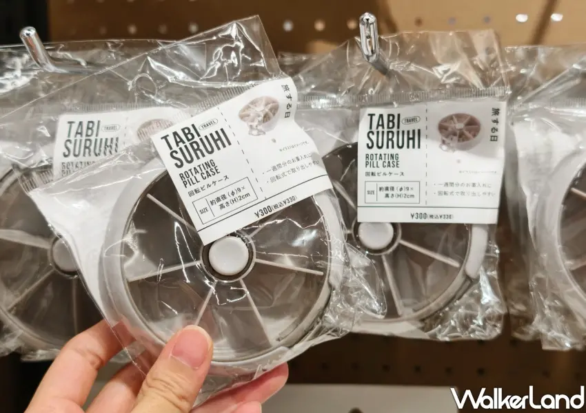 ▲一鍵按壓旋轉藥盒,售價99元,可存放一週藥量讓隨身保健品分類存取更便利(摄影:鄭雅之)