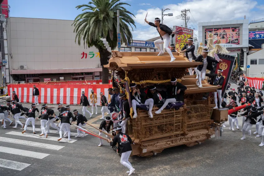 ▲笛聲、太鼓聲加上祭典參加者的吆喝聲,整座會場瞬間被熱血氣氛包圍!