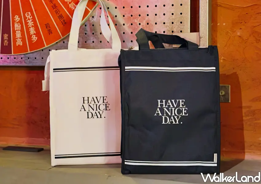 ▲可不可熟成茶行18週年推出Have a Nice Day保冷袋加價購活動。(攝影:鄭雅之)
