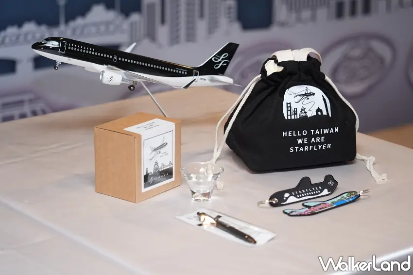 ▲發表會現場展示星悅航空經典黑白配色機模、專屬帆布束口袋與飛機造型鑰匙圈等限定周邊，活動期間於歐風館用餐滿額即可獲得抽獎券，有機會抽中星悅航空台北至北九州雙人來回機票。圖／大倉久和大飯店提供；窩客島整理
