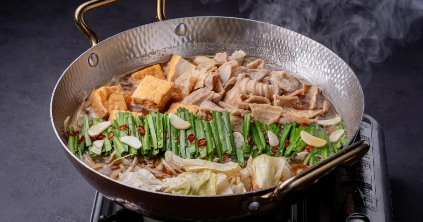 不用飛日本！台北大倉久和歐風館重現博多拉麵與牛腸鍋，滿額再抽星悅航空機票與雙人住宿