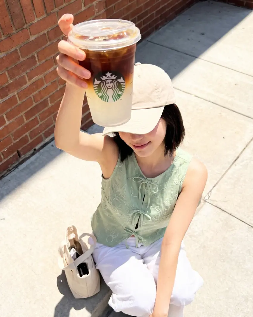 ▲台灣星巴克早年也曾推出買杯贈飲活動,網友分享高雄巨蛋等特定門市仍有換領經驗。
