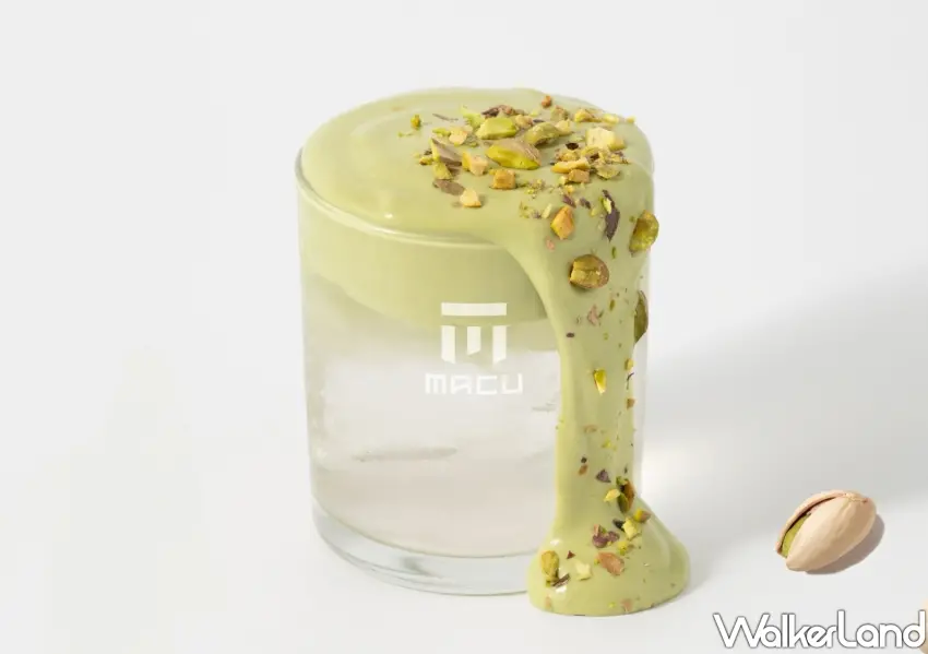 ▲麻古茶坊全新推出「開心果椰水」,清甜火烤香水椰子水搭配濃郁開心果芝芝與開心果脆脆,堆疊出多層次風味。