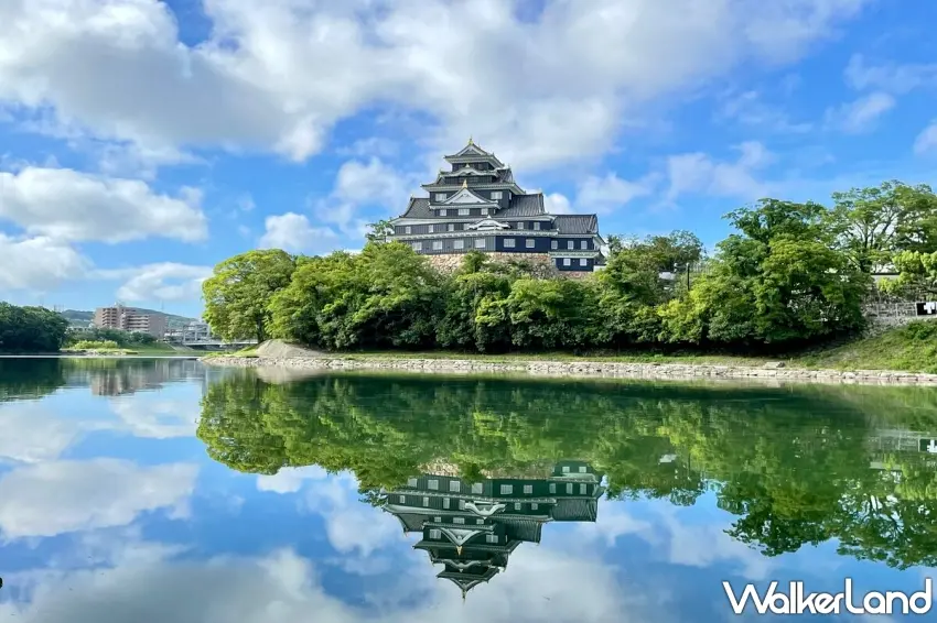 ▲絕不能錯過晴天之國的浪漫美景,漆黑如烏鴉羽毛般莊嚴的天守閣倒映在清澈水面上,與蔚藍天空形成絕美對比,漫步在這裡享受古城獨有的悠閒步調非常放鬆。圖/易遊網提供;窩客島整理
