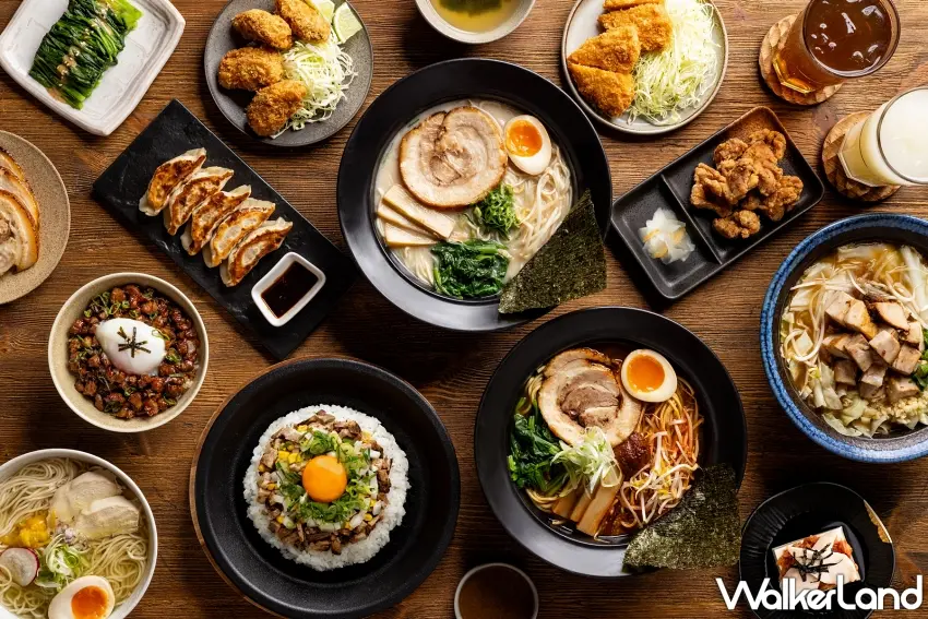 ▲滿滿一整桌澎湃的日式料理大集合,從經典拉麵、叉燒飯到煎餃與炸物應有盡有,揪朋友來聚餐這樣點就對了!圖/樂麵屋提供;窩客島整理