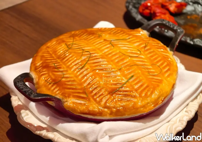 ▲金黃酥脆的漁人酥派結合歐陸經典派皮與南洋綠咖哩香料,一口咬下滿是鮮魚厚實肉感與微辣奶香。(攝影:鄭雅之)