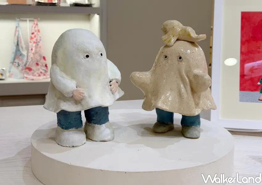 ▲台北當代館25週年紀念繪本《當代館,晚點見》同步登場!描繪一名孩童在夢中走進夜晚的當代館。(攝影:鄭亦庭)