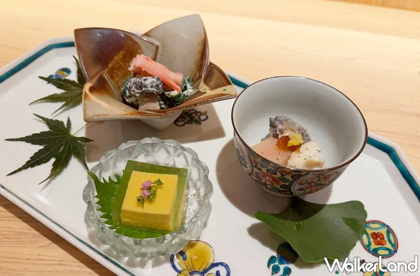 ▲絕美的精緻器皿裡盛裝著細緻蟹肉、法蓮草與胡麻白和,還有滑順柔嫩的玉米琥珀豆腐,一入口就能感受到山野與海味交織出的清甜與優雅美感。圖 / 編輯 李維唐 攝