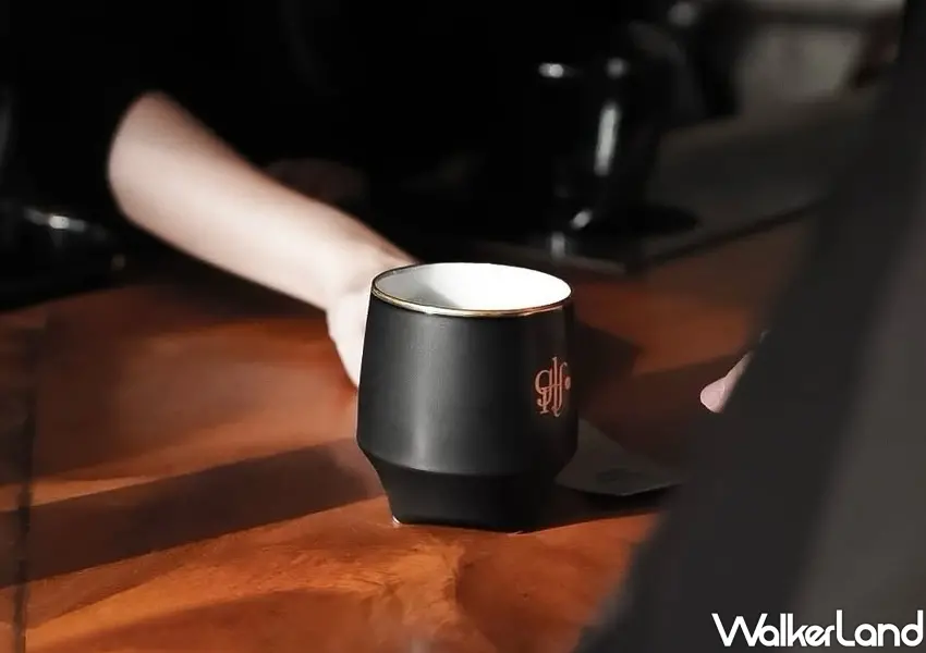 ▲入選世界與亞洲最佳咖啡廳的東京「GLITCH COFFEE & ROASTERS」快閃咖啡市集,質感杯身展現極致極簡美學。