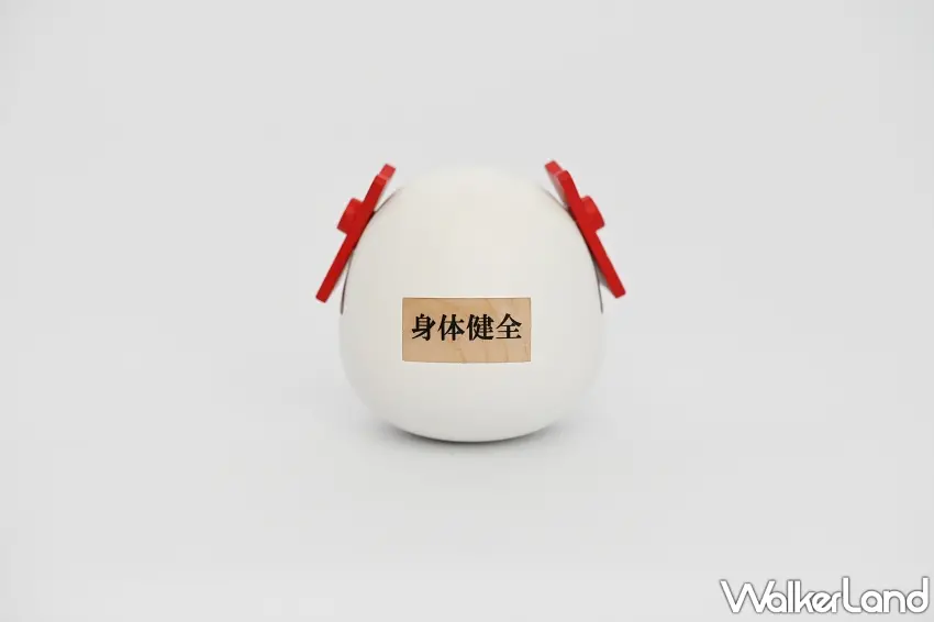▲轉到背面貼上身體健全貼紙,不論是犒賞自己還是送給好友親人,都是充滿滿滿溫暖心意的情境擺飾。圖/不二家提供;窩客島整理