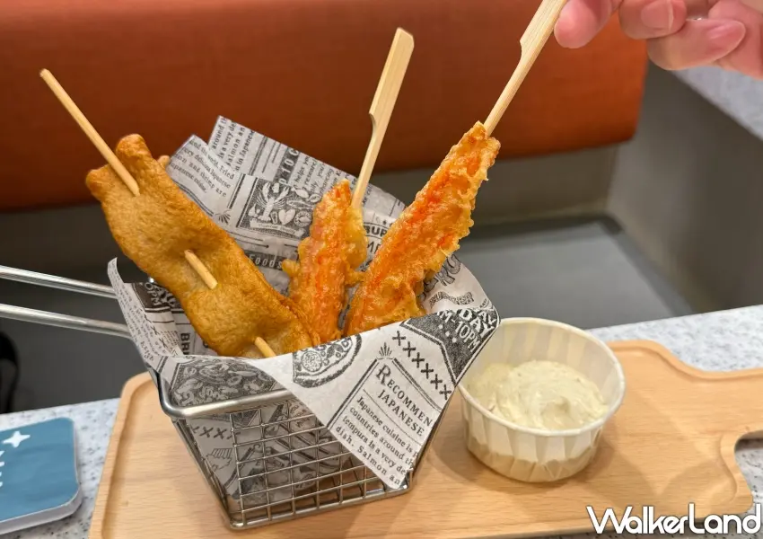 ▲爭鮮PLUS限定柚香蟹膏乳酪串串,以酥炸鱈場蟹風味棒搭配特製蟹膏乳酪醬,香濃不油膩。(攝影:鄭雅之)