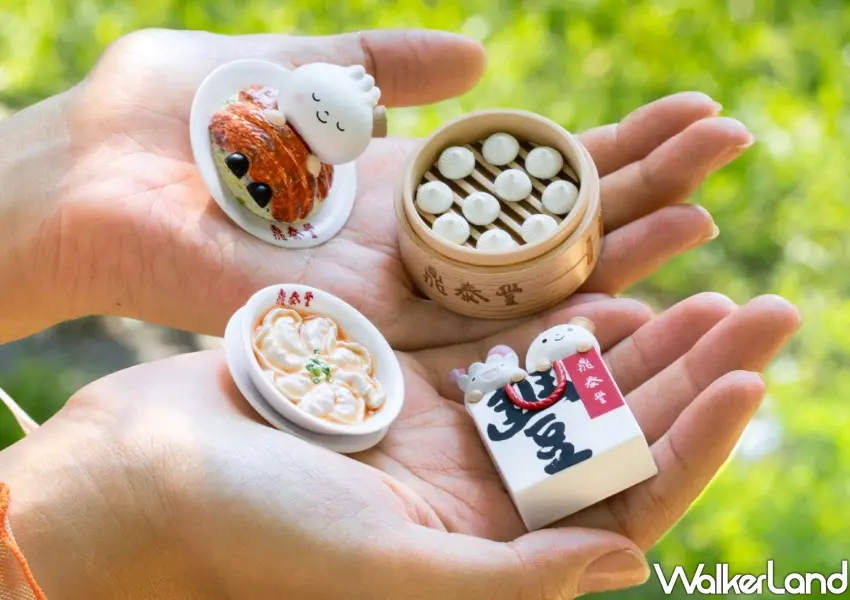 ▲完美還原18摺小籠包與蓋著排骨被被炒飯的鼎泰豐袖珍磁鐵扭蛋細節。