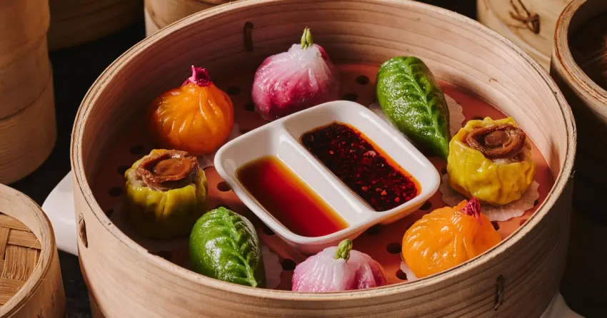 台北W飯店紫艷港點進駐WOOBAR！鮑魚燒賣配金箔蝦餃與潮流特調，限時打造高空微醺下午茶饗宴