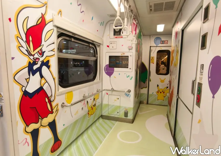 ▲寶可夢主題列車車廂貫通門印有閃焰王牌等最終進化型態寶可夢,展現夥伴成長的經典冒險旅程。