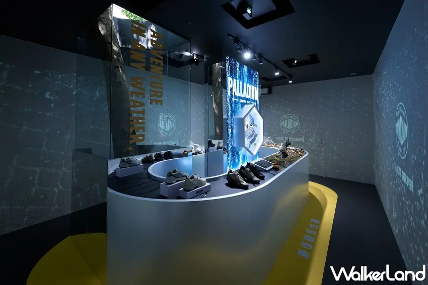 ▲一走進去就被極具科幻感的360度環景投影深深震撼,四周不斷變幻的聲光效果讓人瞬間忘記自己還在台北市中心,展台中央陳列著一雙雙帥氣又強悍的防水鞋款,走在最佳觀賞區感受光影流轉,就像親臨一場潮流與科技交織的冒險盛宴。圖/PALLADIUM提供;窩客島整理
