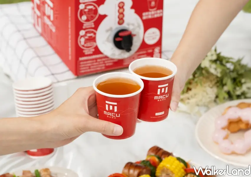 ▲麻古茶坊「麻酷分享壺」貼心設計出水口按壓開關,輕鬆操作即可盛裝美味手搖飲。