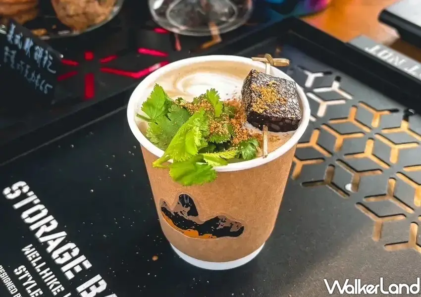 ▲山十三咖啡特別研發芫荽黑金雲頂拿鐵與香菜西西里,巧妙融合濃郁奶香與草本清香,為圓山市集必喝特調。
