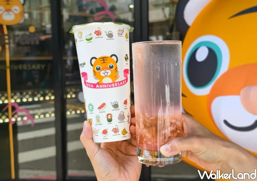 ▲一沐日與台灣虎航跨界推出虎趣桃系列限定飲品,凡拍攝指定畫面參加社群活動就有機會抽中免費機票。(攝影:鄭雅之)