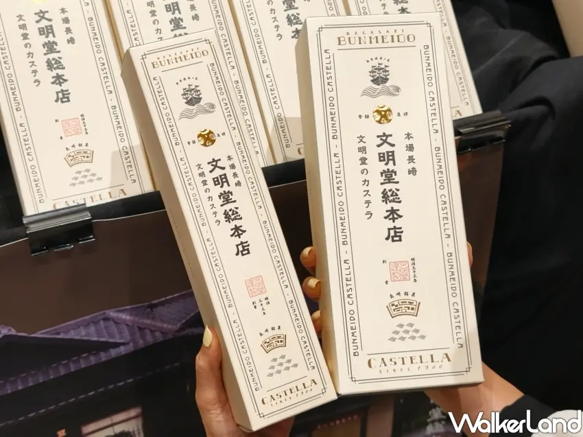▲經典長崎蛋糕0.6號與1號多片裝同步登場,復古質感的包裝設計是熱門中秋伴手禮首選(攝影:鄭雅之)