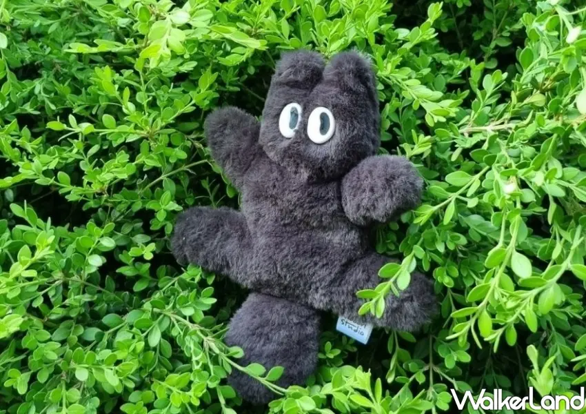 ▲誠品生活駁二打卡即有機會獲得限量英吉絨毛掛娃，萌趣造型引爆收藏熱潮。   