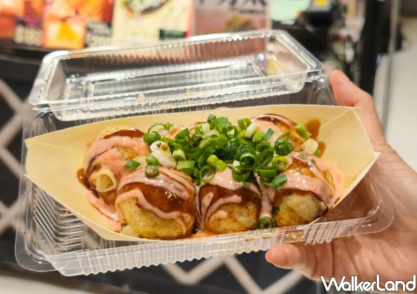 ▲大阪鳴神たこ焼き本舗現點現做章魚燒,搭配限定桔柚明太子醬與滿滿青蔥,外酥內軟超涮嘴。(攝影:鄭雅之)
