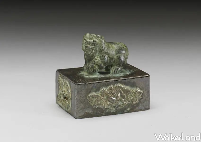 ▲台北故宮特展「匯流1950」劃分四大主題章節,展出呈現南方工藝特色的江西箱代表性文物。