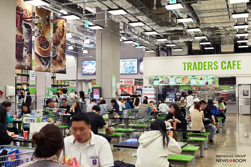 ▲熟食區T-CAFE提供極高CP值的餐點選擇,是遊客逛累時補充體力的最佳平價天堂。