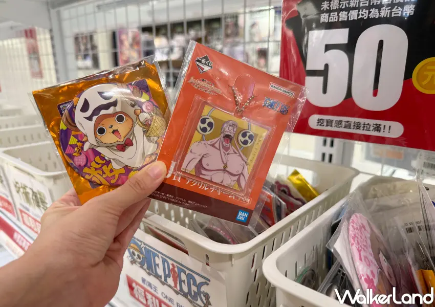 ▲駿河屋台北明曜店最低50元開買!一整排Outlet特價品專區均一價50元買爆。(攝影:鄭亦庭)