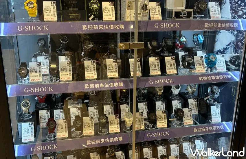 ▲腕錶控來這區真的會逛很久,整面玻璃櫃塞滿不同品牌與款式的二手腕錶,一只接一只慢慢比較,挖寶的樂趣直接拉滿。圖/WonderREX提供;窩客島整理