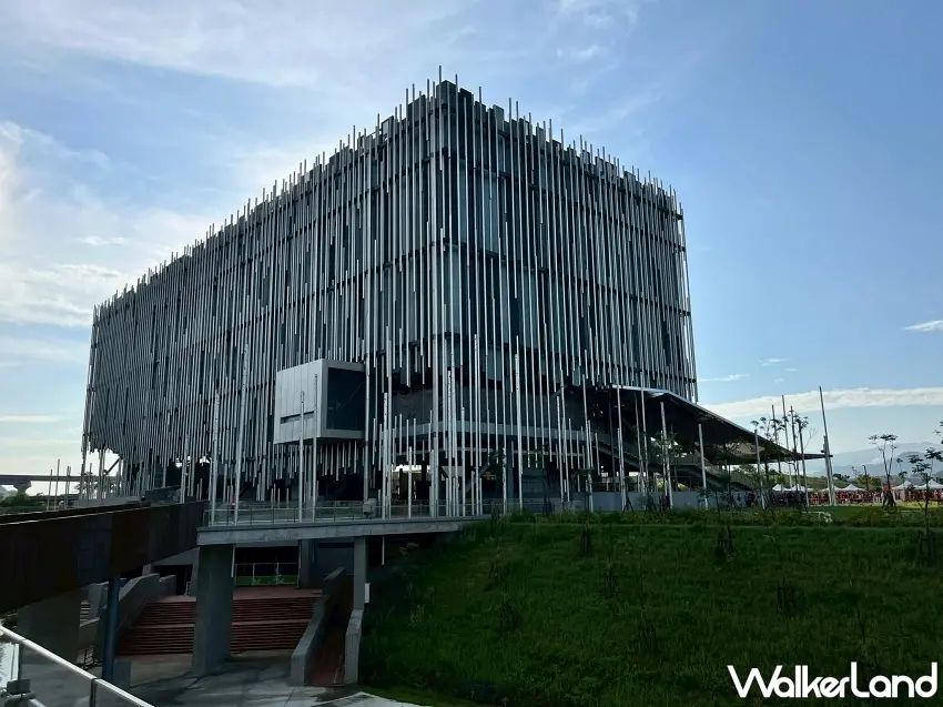 ▲踏青兼拍照打卡好去處首推新北市美術館,線條俐落的美學建築在藍天綠地襯托下怎麼拍都好看,走一趟不僅能沉浸在藝術氣息裡,還能順便完成打卡任務賺好康。圖/新北市政府觀光旅遊局提供;窩客島整理
