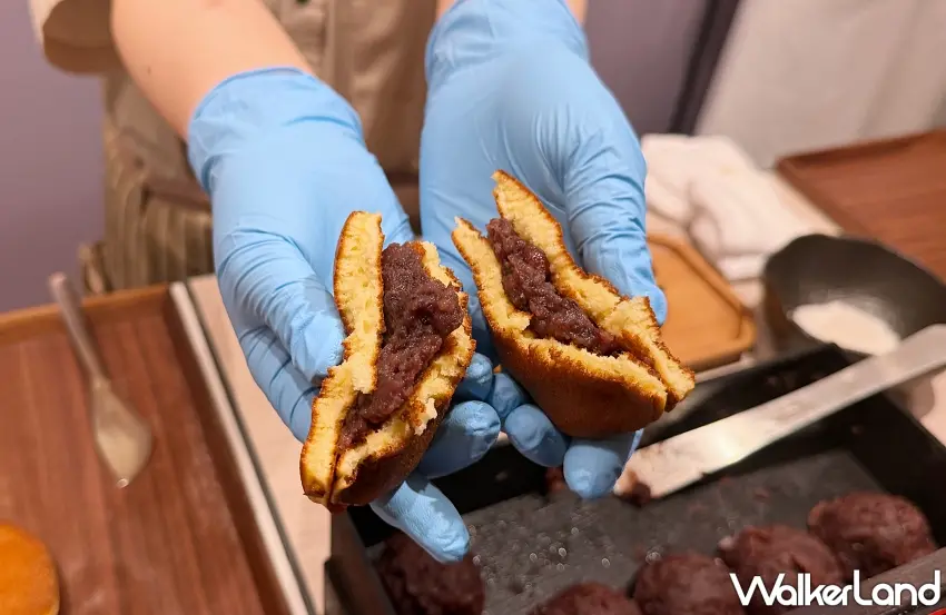 ▲撕開現煎生銅鑼燒,飽滿綿密的紅豆餡直接爆出來,香氣四溢太犯規。