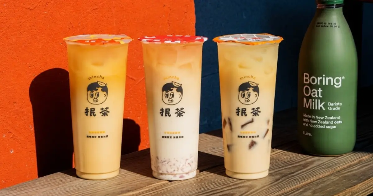 乳糖不耐奶茶控放心喝！抿茶「3款燕麥奶奶茶」蜜桃、無咖啡因都有，再送閨蜜髮夾
