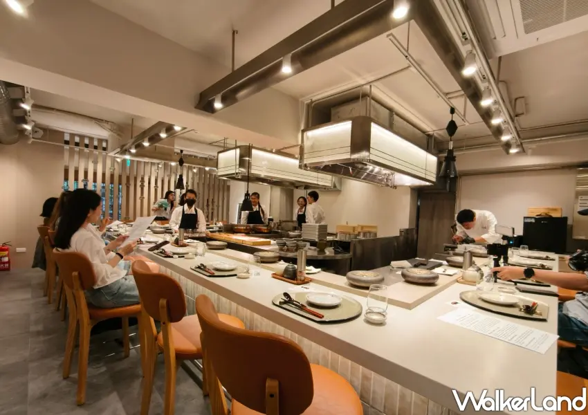 ▲成蔵台北店特別採用板前無菜單呈現方式,讓賓客能近距離欣賞職人嚴謹精湛的揚物烹調過程。(攝影:鄭雅之)