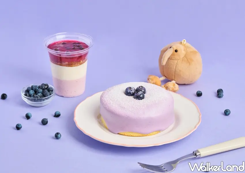 ▲全聯藍莓優格奶蓋蛋糕與藍莓優格杯主打清爽酸甜風味，搭配果粒點綴，是上班族下午茶解饞的首選甜點。   