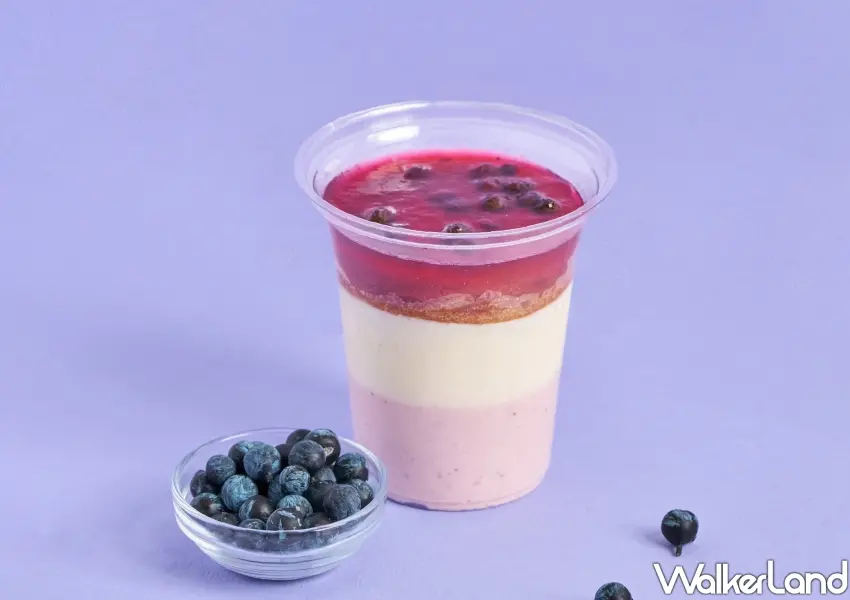 ▲全聯藍莓優格杯融合綿密戚風蛋糕與特製藍莓優格慕斯，呈現酸甜滑順的美味口感。   