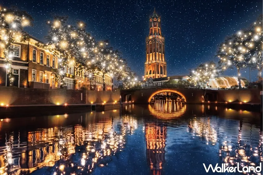 ▲夜幕低垂時漫步在運河邊,兩旁樹梢點亮如繁星般的閃耀光點,水面上倒映著高聳塔樓與溫暖燈火,隨手一拍都是浪漫美照。 圖/豪斯登堡提供;窩客島整理