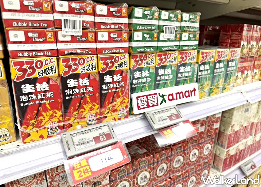 ▲從小吃到大最熟悉的小黃盒與小紅盒整排擺滿架,清爽甘甜的經典口感怎麼喝都不膩,任選2組只要114元,平均每組57元,直接整組搬回家囤著喝最安心。圖/愛買提供;窩客島整理