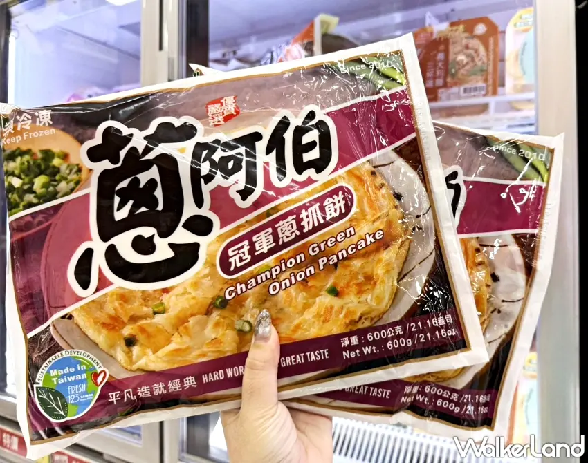 ▲熱門團購爆款蔥抓餅直接帶兩包最划算,煎到表面金黃酥脆再層層抓鬆,滿滿蔥香隨熱氣冒出來,任選2包149元,平均單包只要74.5元就能搞定豐盛早餐。圖/愛買提供;窩客島整理