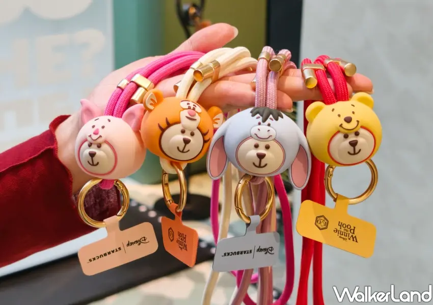 ▲星巴克Bearista熊熊換上小熊維尼、小豬、屹耳與跳跳虎經典裝扮,化身超萌角色手機掛繩。(攝影:鄭雅之)