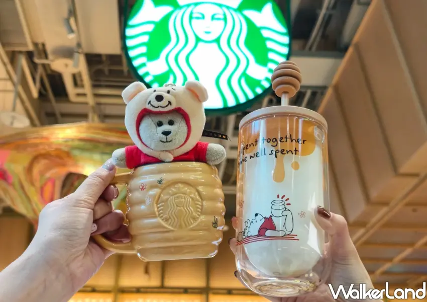 ▲星巴克小熊維尼馬克杯搭配立體蜂巢造型,以及小熊維尼雙層玻璃TOGO冷水杯附蜂蜜棒吸管。(攝影:鄭雅之)