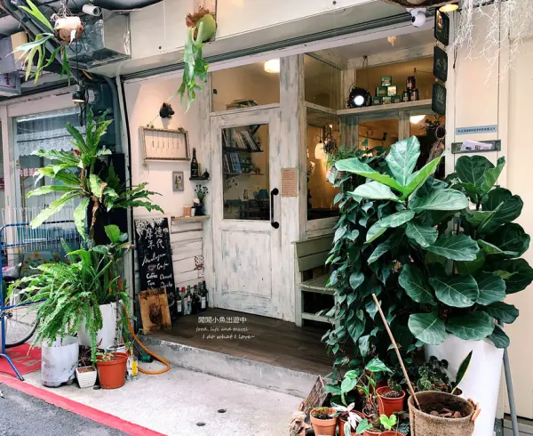 ▲台北深夜咖啡廳推薦!士林不限時咖啡「Modism Café 摩德年代」主打日系雜貨與復古老件風格。(攝影:部落客 閒閒小魚出遊中)