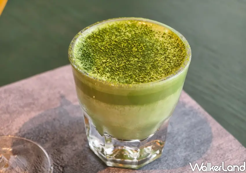 ▲星巴克全新抹茶三式套餐第三式綠沁,以極致濃郁抹茶淋入鮮奶,完美展現絲滑交融的醇厚風味。(攝影:鄭雅之)