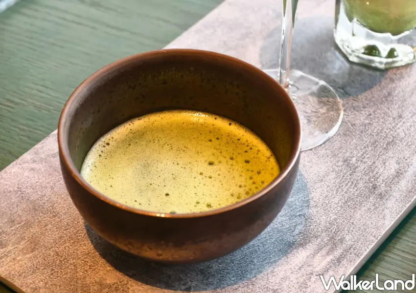 ▲第一式翠影呈現純粹手刷薄茶回甘本味,是抹茶控朝聖星巴克抹茶三式套餐不可錯過的經典美味。(攝影:鄭雅之)
