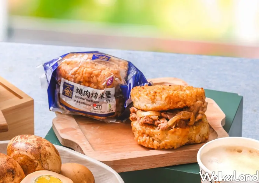 ▲全家金飯糰新品燒肉烤米堡登場,直火烘烤米飯夾入鹹甜燒肉超飽足。