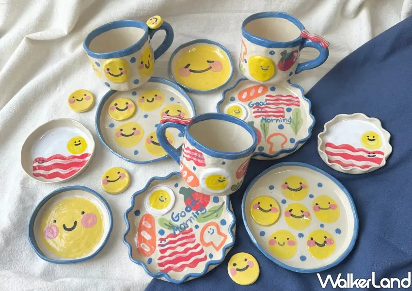 ▲泰國人氣陶瓷品牌Naru Ceramic以溫潤手作工藝推出繪有微笑與培根蛋圖樣的療癒系餐具,增添餐桌生活儀式感。